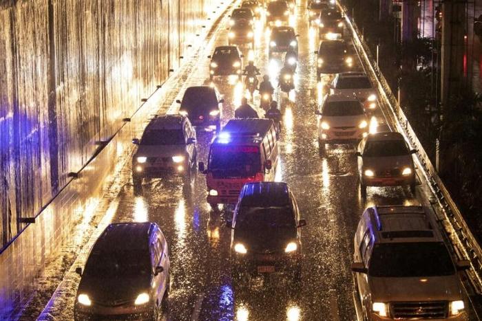 Gridlock in Manila is costing lives as ambulances stuck in traffic face severe delays in the race against the clock to reach the city's hospitals, medics warn