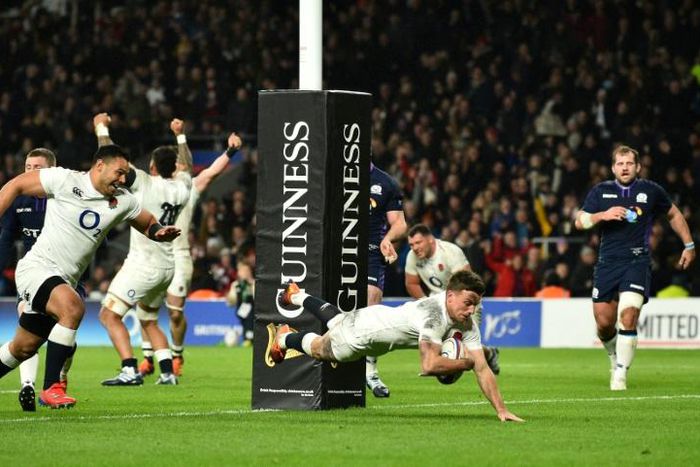 George Ford (C) dives over the line at the death to salvage a remarkable draw for England