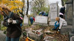 Pittsburgh Marks a Massacre's Anniversary With Prayers and Projects