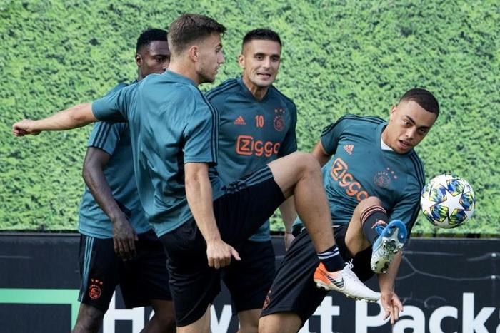 Fullback Sergino Dest (R, pictured August 2019) said he is "keeping the options open" when deciding whether to play for the United States or the Netherlands