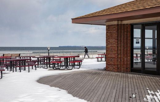 A slice of long island with plenty of shoreline