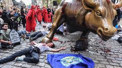 Climate Change Protests: With Fake Blood, Extinction Rebellion Hits N.Y.