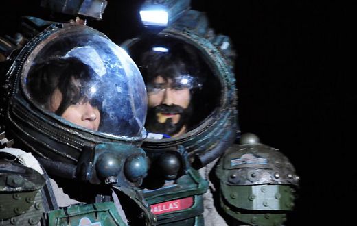 High School 'Alien' Production Wins Internet Raves