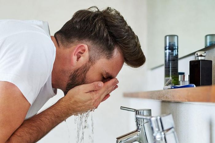 How a Dermatologist Avoids Acne Breakouts