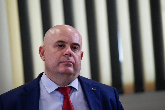 Critics accuse Geshev's integrity and professionalism