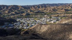 With Whipping Winds and Power Down, Californians Flee Fires