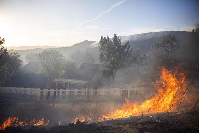 Wind Change Pushes Maria Fire Toward a California City