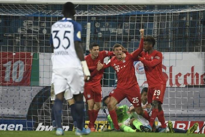 Thomas Mueller grabbed the winning goal a minute from time as Bayern Munich escaped late on against second-tier Bochum