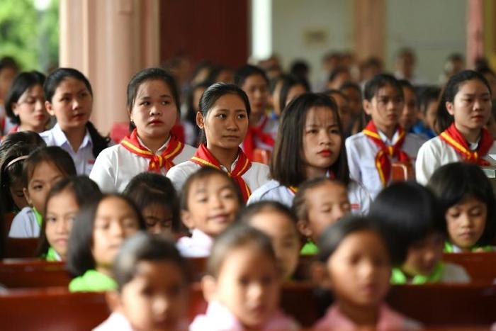 Local Vietnamese residents attend a mass in Phu Xuan village in Nghe An province for the 39 people found dead in a truck in Britain
