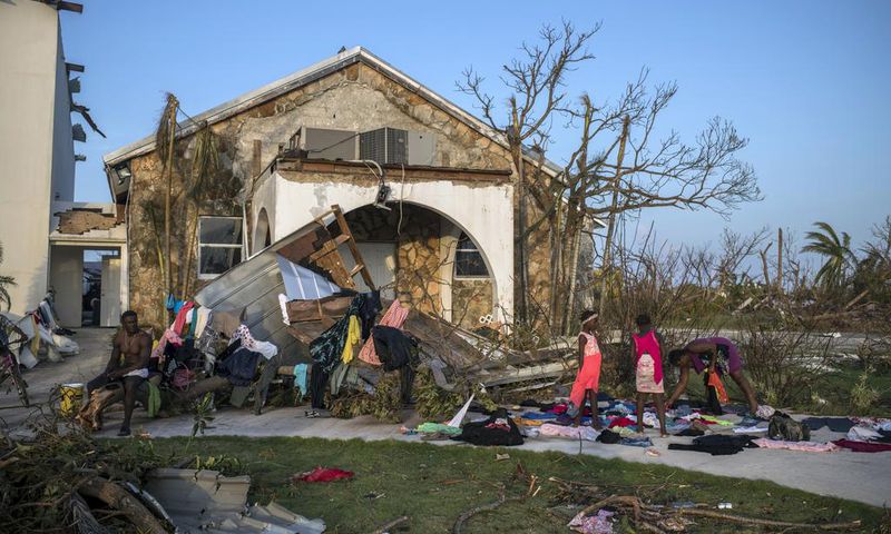 Churning North, Hurricane Drubs Weary Carolinas