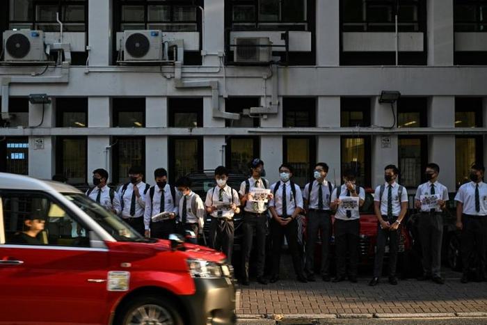 Human chain demonstrations, in which pupils form long lines and chant slogans, are the latest way the city's youth have chosen to voice support for pro-democracy protests
