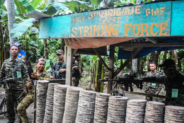 Rebel fighters in the Philippines are handing in their weapons, in a process aimed at turning the Moro Islamic Liberation Front into a regular political party