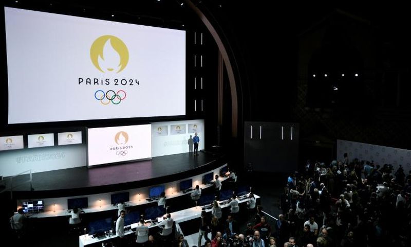The new 2024 Olympics logo has earned online ridicule for its apparent resemblence to a stereotypical Parisian woman