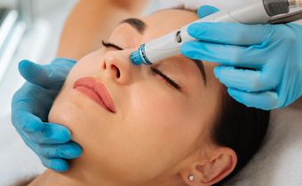 Say Goodbye to Blackheads with a Hydrafacial