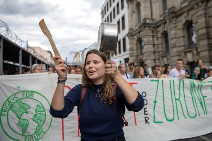 Climate activist Luisa Neubauer will debate the coal mining industry with a local politician and promote her book