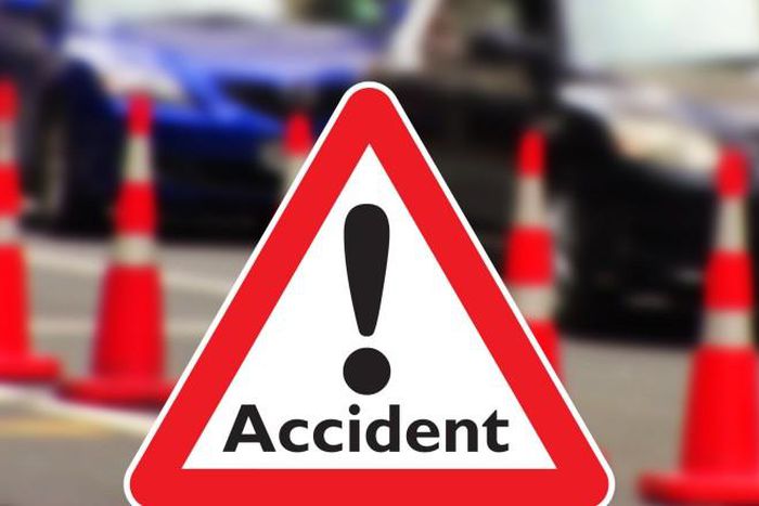 2 dead, 11 injured in road accident