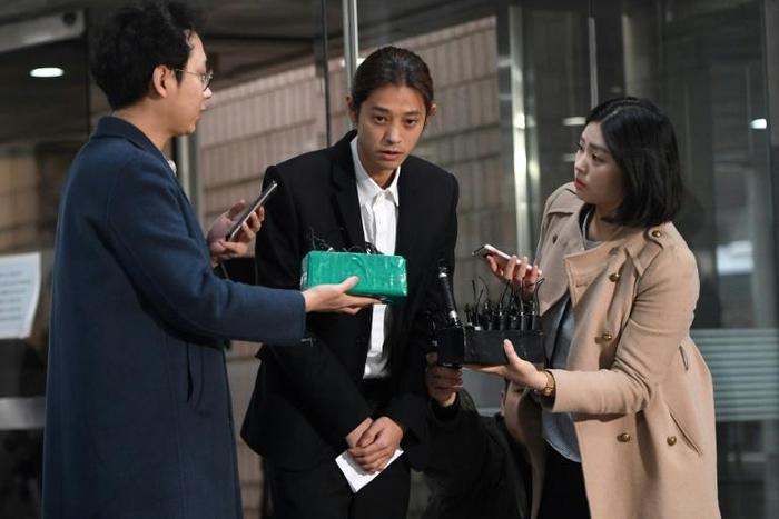 Jung (C) appeared at the court for a hearing hours earlier and said he had "committed unforgivable crimes"