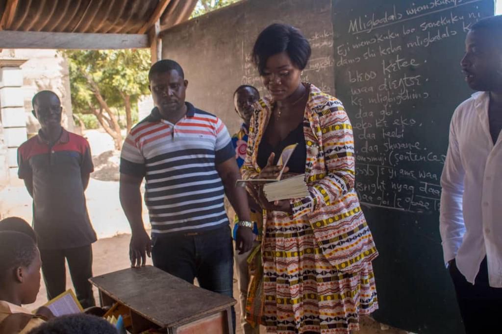 Portia Arthur supports Bokemi Academy with 100 copies of her book