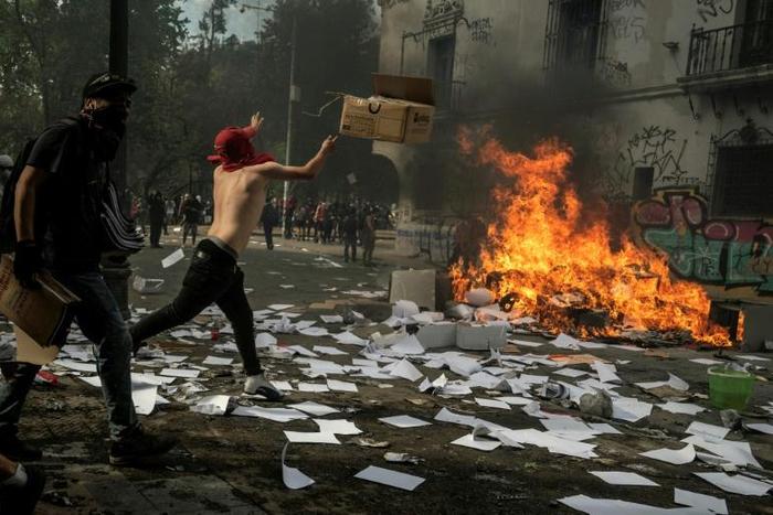 Since protests against a now-scrapped hike in metro fares escalated dramatically on Friday, Chile has experienced its worst violence in decades