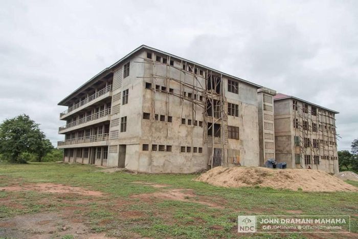 Abandoned E-block at Papaye