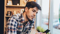 What Is Breadcrumbing in a Relationship?