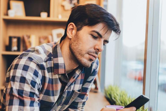 What Is Breadcrumbing in a Relationship?