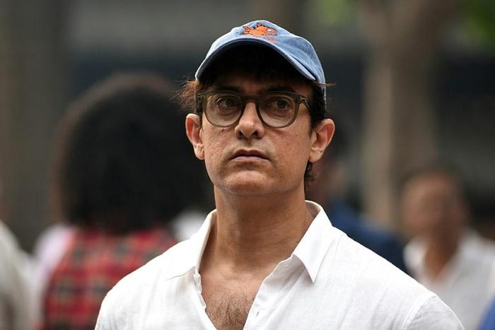 Aamir Khan is to star in a Bollywood remake of the Oscar-winning hit "Forrest Gump"