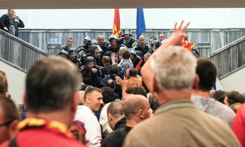 The demonstrations that erupted on April 27, 2017 saw around 100 nationalist protesters storm the Skopje assembly