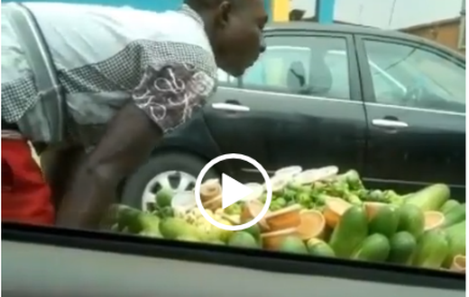 Video captures fruit vendor making incantations and spitting on the fruits for quick sale