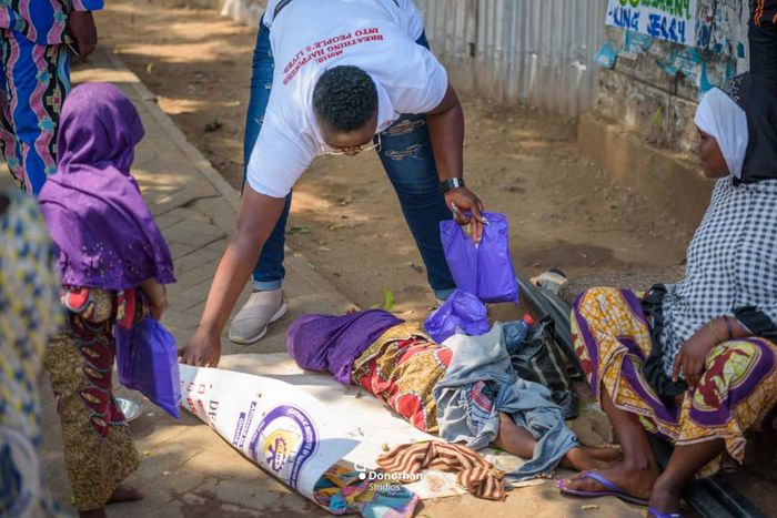 Elaine Attoh shows love to child beggars