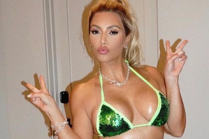 Kim K's Abs Look So Toned In Elle Woods Costume