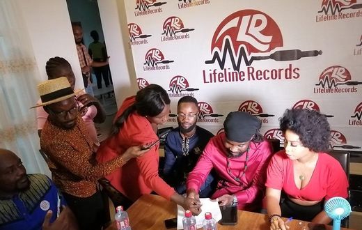 Abochi, Dede Supa ink 5-year record deal with LifeLine Records 1