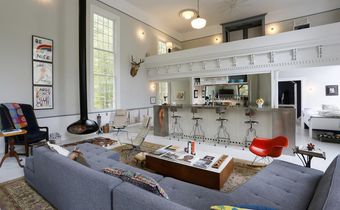 It Was the Ideal Antique Building. Who Needs Bathrooms, Anyway?