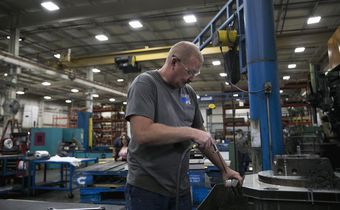 Democrats' Debate Is Set for Ohio, Where Strength of Economy Is Debatable