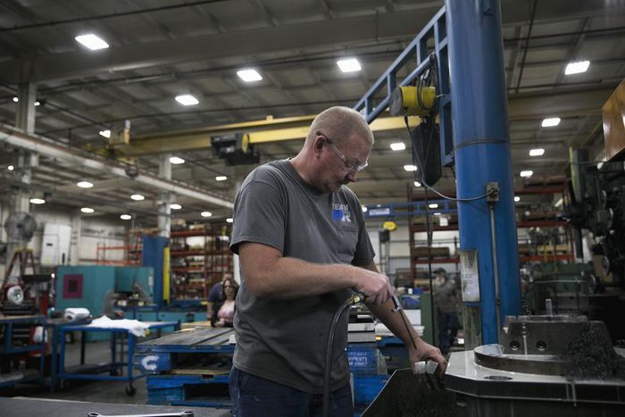 Democrats' Debate Is Set for Ohio, Where Strength of Economy Is Debatable