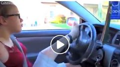 Video shows beautiful woman without arms driving with her feet
