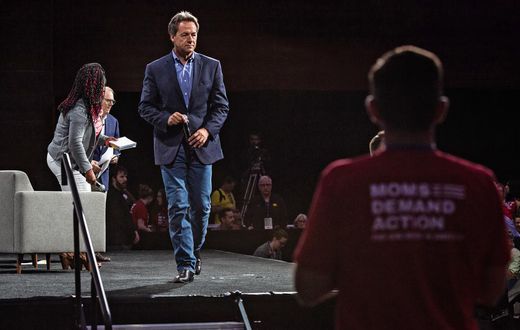 Democratic Candidates Jostle, and Gripe, as Debates Winnow the Field