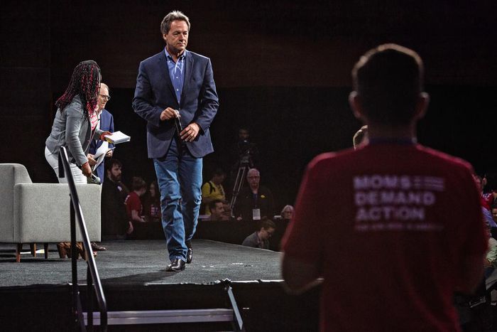 Democratic Candidates Jostle, and Gripe, as Debates Winnow the Field