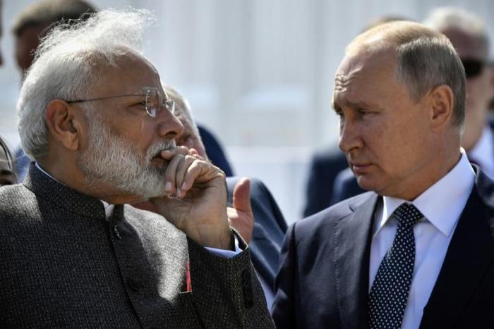 India's Prime Minister Narendra Modi (L) says he enjoys a "special" relationship with Russian President Vladimir Putin