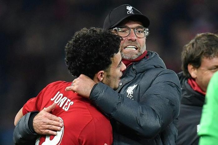 Liverpool's Curtis Jones is congratulated by Jurgen Klopp after scoring the winning penalty against Arsenal