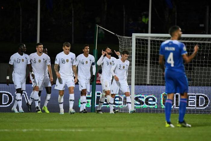 France forward Olivier Giroud (2nd R) celebrates scoring the only goal in a 1-0 win in Iceland