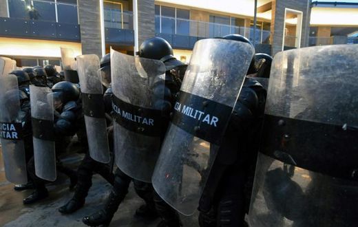 Police clash with protesters demanding the resignation of Honduran President Juan Orlando Hernandez