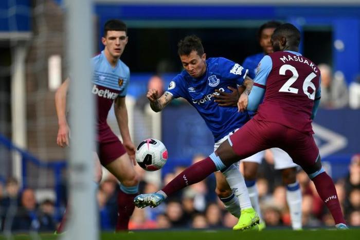 Bernard (centre) scores for Everton against West Ham