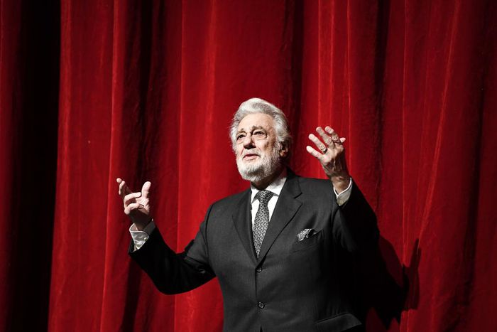 Opera Superstar Leaves the Met Under a Sexual Harassment Cloud