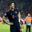 Bayern Munich needed two goals by Robert Lewandowski (R) to seal a 3-2 win at Olympiakos on Tuesday and earn their third straight Champions League victory.