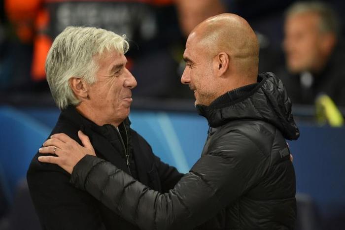 Atalanta coach Gian Piero Gasperini (L) is greeted by Manchester City's Spanish manager Pep Guardiola (R) at the Etihad Stadium on October 22, 2019.