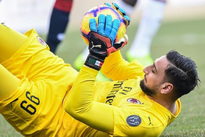 AC Milan goalkeeper Gianluigi Donnarumma's error gave Sampdoria the winner after 33 seconds in Genoa