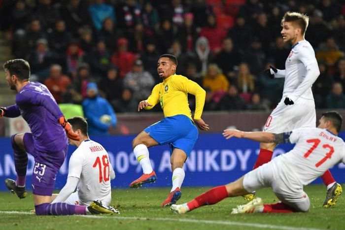 Substitute Gabriel Jesus scored twice in the closing minutes to help Brazil come from behind to beat the Czech Republic 3-1 in a friendly in Prague
