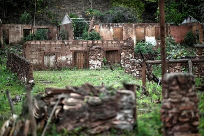 La ruinas de varias casas de Paracatu de Baixo, en el sudeste de Brasil, el 21 de octubre de 2019