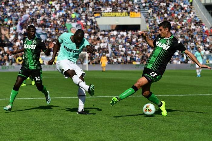 Romelu Lukaku (C) scored a brace for Inter Milan to bring his tally to five goals in eight league games.